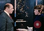 Standbild zwei grüne Plan technische Mitarbeiter Beirut Libanon, 1968, aus Sekunde 34 historischem Filmmaterial Videoclip 65675025907