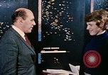Standbild zwei grüne Plan technische Mitarbeiter Beirut Libanon, 1968, aus Sekunde 43 historischem Filmmaterial Videoclip 65675025907