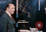 Standbild zwei grüne Plan technische Mitarbeiter Beirut Libanon, 1968, aus Sekunde 47 historischem Filmmaterial Videoclip 65675025907