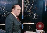 Standbild zwei grüne Plan technische Mitarbeiter Beirut Libanon, 1968, aus Sekunde 49 historischem Filmmaterial Videoclip 65675025907