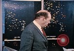 Standbild zwei grüne Plan technische Mitarbeiter Beirut Libanon, 1968, aus Sekunde 51 historischem Filmmaterial Videoclip 65675025907
