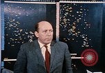 Standbild zwei grüne Plan technische Mitarbeiter Beirut Libanon, 1968, aus Sekunde 54 historischem Filmmaterial Videoclip 65675025907