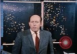 Standbild zwei grüne Plan technische Mitarbeiter Beirut Libanon, 1968, aus Sekunde 55 historischem Filmmaterial Videoclip 65675025907