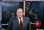 Standbild zwei grüne Plan technische Mitarbeiter Beirut Libanon, 1968, aus Sekunde 56 historischem Filmmaterial Videoclip 65675025907