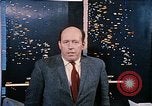 Standbild zwei grüne Plan technische Mitarbeiter Beirut Libanon, 1968, aus Sekunde 57 historischem Filmmaterial Videoclip 65675025907