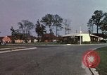 Standbild Suburbia und suburbanen Lebensstil in Levittown Bucks County Pennsylvania United States USA, 1959, aus Sekunde 1 historischem Filmmaterial Videoclip 65675025921