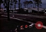 Standbild Suburbia und suburbanen Lebensstil in Levittown Bucks County Pennsylvania United States USA, 1959, aus Sekunde 22 historischem Filmmaterial Videoclip 65675025921