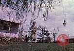 Standbild Suburbia und suburbanen Lebensstil in Levittown Bucks County Pennsylvania United States USA, 1959, aus Sekunde 33 historischem Filmmaterial Videoclip 65675025921