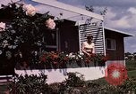 Standbild Suburbia und suburbanen Lebensstil in Levittown Bucks County Pennsylvania United States USA, 1959, aus Sekunde 47 historischem Filmmaterial Videoclip 65675025921