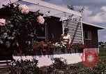 Standbild Suburbia und suburbanen Lebensstil in Levittown Bucks County Pennsylvania United States USA, 1959, aus Sekunde 51 historischem Filmmaterial Videoclip 65675025921