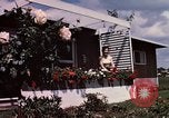 Standbild Suburbia und suburbanen Lebensstil in Levittown Bucks County Pennsylvania United States USA, 1959, aus Sekunde 53 historischem Filmmaterial Videoclip 65675025921