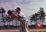 Standbild Suburbia und suburbanen Lebensstil in Levittown Bucks County Pennsylvania United States USA, 1959, aus Sekunde 59 historischem Filmmaterial Videoclip 65675025921