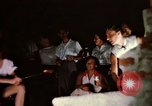 Immagine di La vita sociale degli anni cinquanta Levittown sobborgo precoce Bucks County Pennsylvania United States USA, 1959, secondo 17 filmato di repertorio 65675025922
