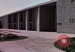 Immagine di La vita sociale degli anni cinquanta Levittown sobborgo precoce Bucks County Pennsylvania United States USA, 1959, secondo 24 filmato di repertorio 65675025922