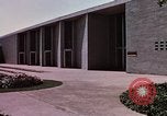 Immagine di La vita sociale degli anni cinquanta Levittown sobborgo precoce Bucks County Pennsylvania United States USA, 1959, secondo 26 filmato di repertorio 65675025922