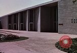 Immagine di La vita sociale degli anni cinquanta Levittown sobborgo precoce Bucks County Pennsylvania United States USA, 1959, secondo 27 filmato di repertorio 65675025922
