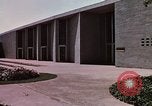 Immagine di La vita sociale degli anni cinquanta Levittown sobborgo precoce Bucks County Pennsylvania United States USA, 1959, secondo 31 filmato di repertorio 65675025922