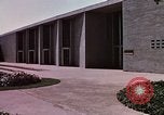Immagine di La vita sociale degli anni cinquanta Levittown sobborgo precoce Bucks County Pennsylvania United States USA, 1959, secondo 32 filmato di repertorio 65675025922