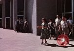 Immagine di La vita sociale degli anni cinquanta Levittown sobborgo precoce Bucks County Pennsylvania United States USA, 1959, secondo 35 filmato di repertorio 65675025922