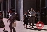 Immagine di La vita sociale degli anni cinquanta Levittown sobborgo precoce Bucks County Pennsylvania United States USA, 1959, secondo 37 filmato di repertorio 65675025922