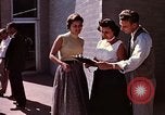 Immagine di La vita sociale degli anni cinquanta Levittown sobborgo precoce Bucks County Pennsylvania United States USA, 1959, secondo 47 filmato di repertorio 65675025922