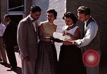 Immagine di La vita sociale degli anni cinquanta Levittown sobborgo precoce Bucks County Pennsylvania United States USA, 1959, secondo 52 filmato di repertorio 65675025922