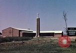 Immagine di La vita sociale degli anni cinquanta Levittown sobborgo precoce Bucks County Pennsylvania United States USA, 1959, secondo 54 filmato di repertorio 65675025922
