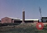 Immagine di La vita sociale degli anni cinquanta Levittown sobborgo precoce Bucks County Pennsylvania United States USA, 1959, secondo 56 filmato di repertorio 65675025922