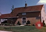 Image la vie dans Levittown Bucks County Pennsylvania United States USA, 1959, de la seconde 18 séquences d'archives historiques vidéo 65675025924