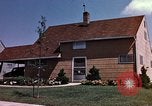 Image la vie dans Levittown Bucks County Pennsylvania United States USA, 1959, de la seconde 20 séquences d'archives historiques vidéo 65675025924