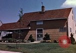Image la vie dans Levittown Bucks County Pennsylvania United States USA, 1959, de la seconde 21 séquences d'archives historiques vidéo 65675025924