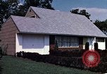 Image la vie dans Levittown Bucks County Pennsylvania United States USA, 1959, de la seconde 32 séquences d'archives historiques vidéo 65675025924