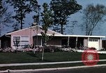 Image la vie dans Levittown Bucks County Pennsylvania United States USA, 1959, de la seconde 34 séquences d'archives historiques vidéo 65675025924