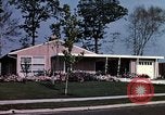 Image la vie dans Levittown Bucks County Pennsylvania United States USA, 1959, de la seconde 40 séquences d'archives historiques vidéo 65675025924