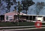 Image la vie dans Levittown Bucks County Pennsylvania United States USA, 1959, de la seconde 42 séquences d'archives historiques vidéo 65675025924