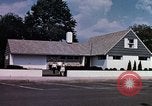 Image la vie dans Levittown Bucks County Pennsylvania United States USA, 1959, de la seconde 46 séquences d'archives historiques vidéo 65675025924