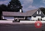 Image la vie dans Levittown Bucks County Pennsylvania United States USA, 1959, de la seconde 47 séquences d'archives historiques vidéo 65675025924
