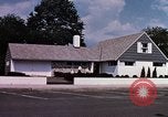 Image la vie dans Levittown Bucks County Pennsylvania United States USA, 1959, de la seconde 51 séquences d'archives historiques vidéo 65675025924