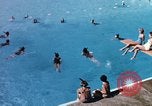 Image la vie dans Levittown Bucks County Pennsylvania United States USA, 1959, de la seconde 54 séquences d'archives historiques vidéo 65675025924
