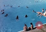 Image la vie dans Levittown Bucks County Pennsylvania United States USA, 1959, de la seconde 55 séquences d'archives historiques vidéo 65675025924