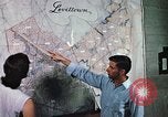 Image la vie dans Levittown Bucks County Pennsylvania United States USA, 1959, de la seconde 61 séquences d'archives historiques vidéo 65675025924