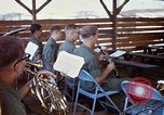 Image L'exercice de leur diplôme sous-officier Dong Tam Vietnam, 1969, de la seconde 35 séquences d'archives historiques vidéo 65675025959