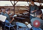 Image L'exercice de leur diplôme sous-officier Dong Tam Vietnam, 1969, de la seconde 43 séquences d'archives historiques vidéo 65675025959