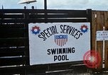Standbild Swimmingpool Dong Tam Vietnam, 1969, aus Sekunde 8 historischem Filmmaterial Videoclip 65675025963