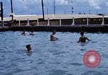 Standbild Swimmingpool Dong Tam Vietnam, 1969, aus Sekunde 43 historischem Filmmaterial Videoclip 65675025963