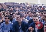 Standbild Bob Hope anzeigen Pleiku Süd Vietnam Camp Enari, 1967, aus Sekunde 4 historischem Filmmaterial Videoclip 65675025969