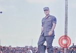Standbild Bob Hope anzeigen Pleiku Süd Vietnam Camp Enari, 1967, aus Sekunde 13 historischem Filmmaterial Videoclip 65675025969