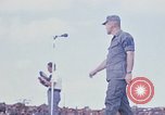Standbild Bob Hope anzeigen Pleiku Süd Vietnam Camp Enari, 1967, aus Sekunde 14 historischem Filmmaterial Videoclip 65675025969