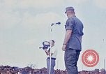 Standbild Bob Hope anzeigen Pleiku Süd Vietnam Camp Enari, 1967, aus Sekunde 20 historischem Filmmaterial Videoclip 65675025969