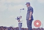 Standbild Bob Hope anzeigen Pleiku Süd Vietnam Camp Enari, 1967, aus Sekunde 21 historischem Filmmaterial Videoclip 65675025969